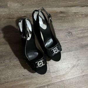 Michael Kors Black Peep-Toe wedge